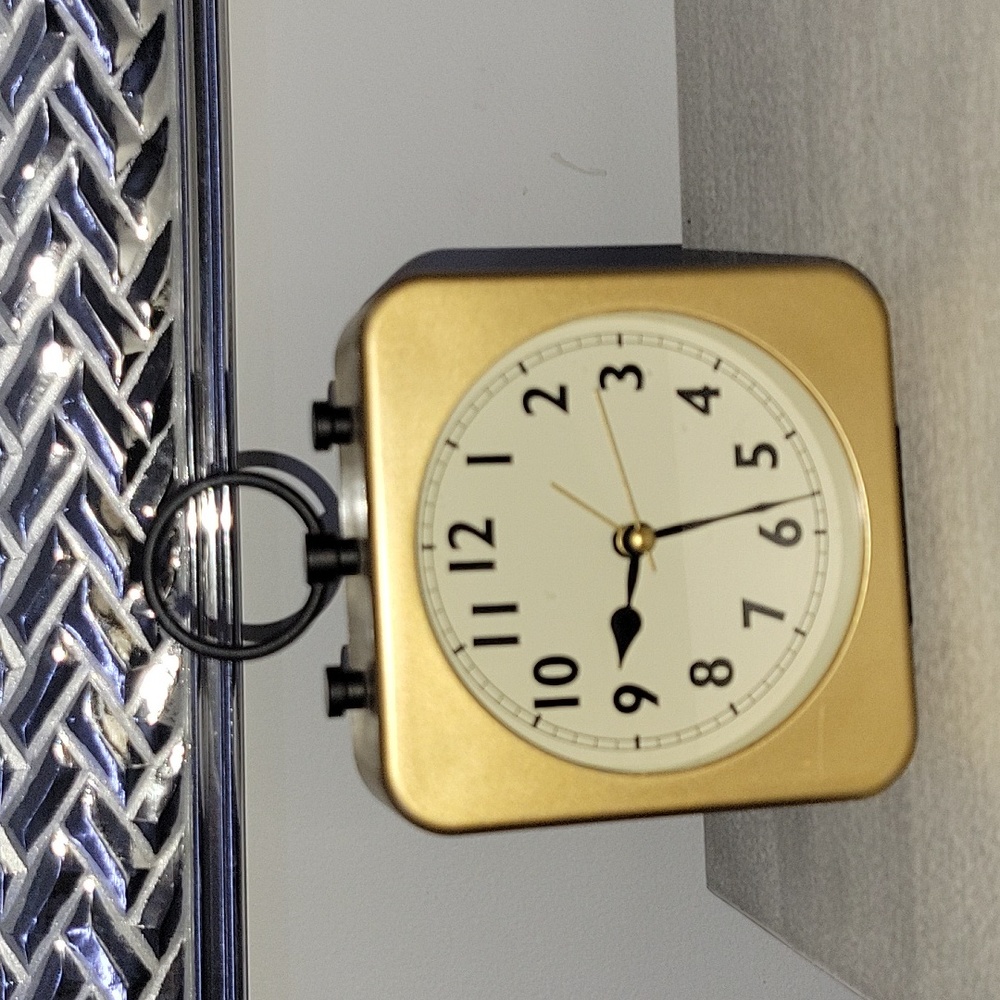 Gold/brass tone clock